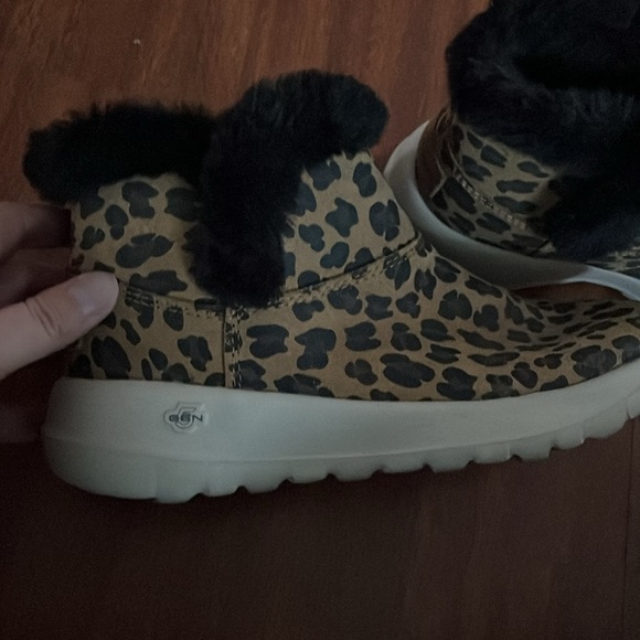 Skechers Memory Foam Cheetah Print Winter Booties - Picture 5 of 6